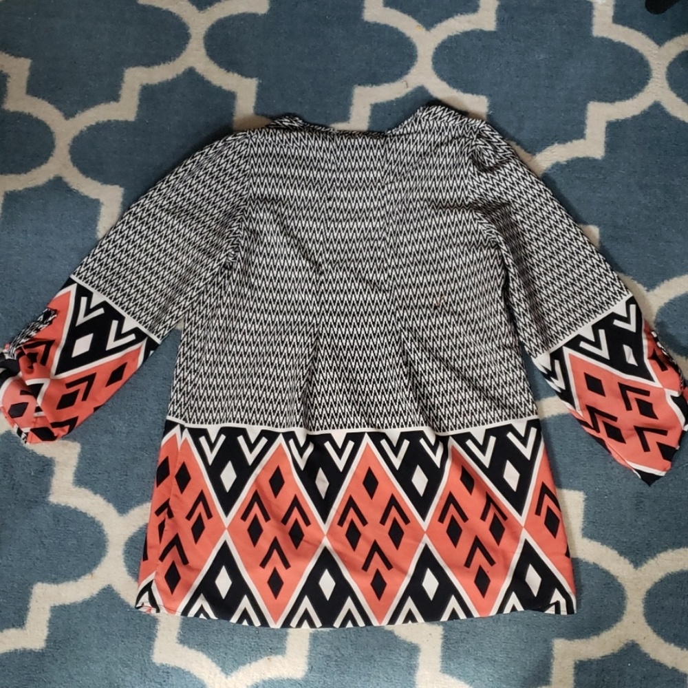 Beautiful Chevron Top - Picture 2 of 6